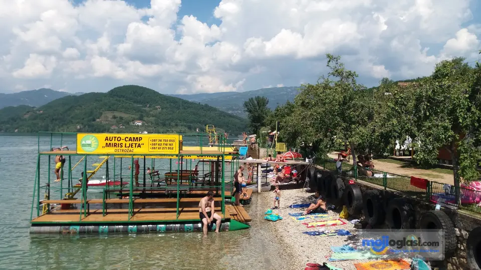 Auto Kamp Miris Ljeta